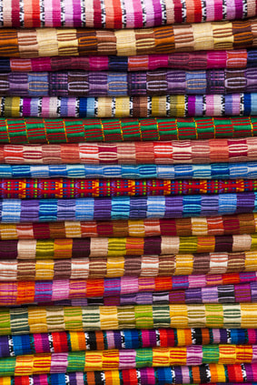 Bunte Farben dominieren bei Souvenirs aus Mexiko